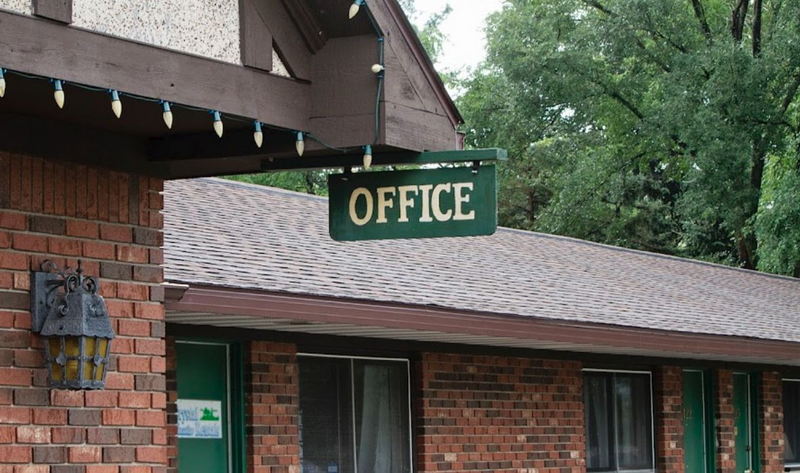 Alpine Budget Host (Alpine Motel) - From Web Listing (newer photo)